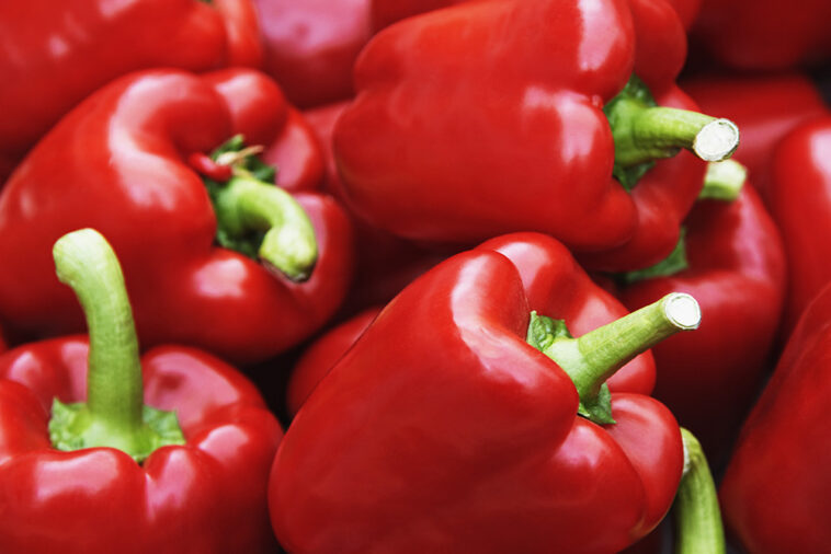 Are red bell peppers high in sugar?