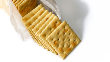 Are saltines and soda crackers the same?
