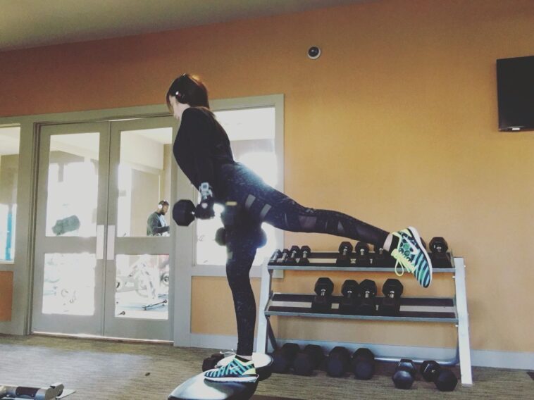 Are sit-ups a compound exercise?