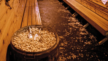 Are you allowed to throw peanut shells on the floor at Texas Roadhouse?