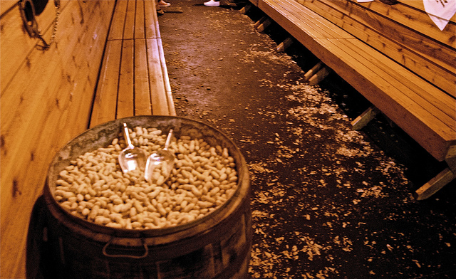 Are you allowed to throw peanut shells on the floor at Texas Roadhouse?