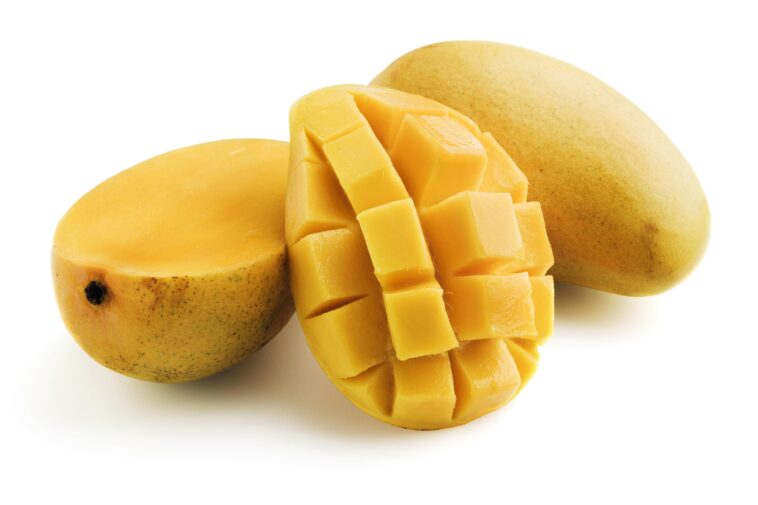 Are you supposed to eat the skin of a mango?