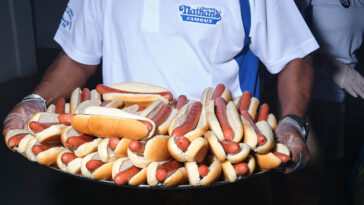 Can I eat hot dogs to bulk?