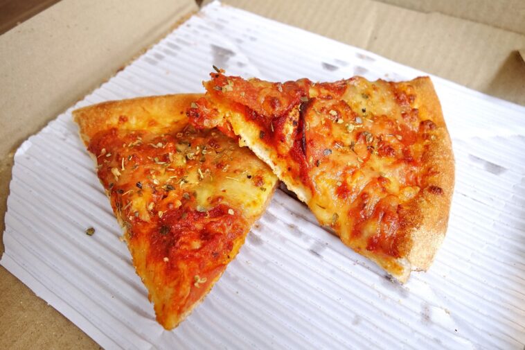 Can I eat leftover pizza not refrigerated?