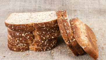 Can I eat rye bread on a low carb diet?