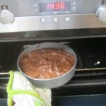 Can I put a cake pan in the microwave?