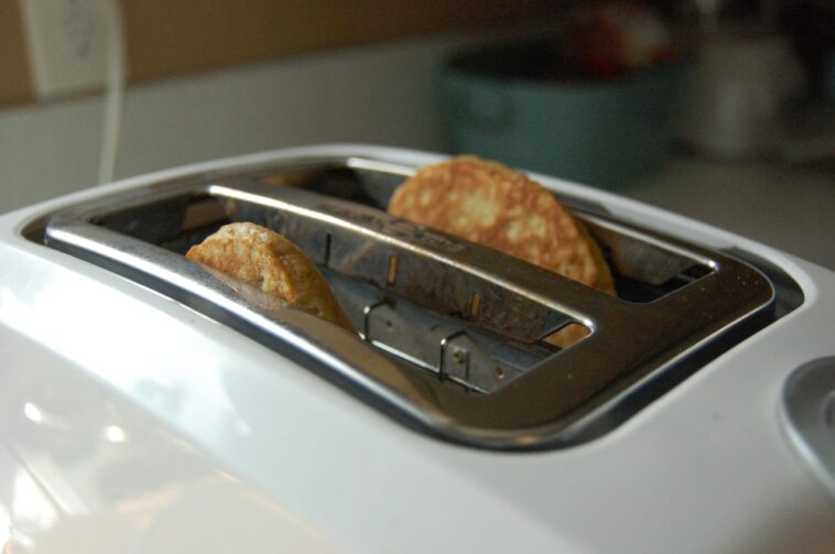 Can I put frozen pancakes in the toaster?