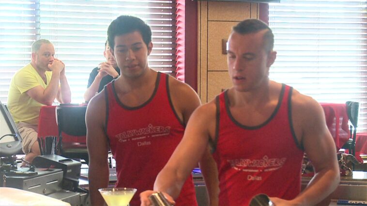 Can a guy work at Hooters?