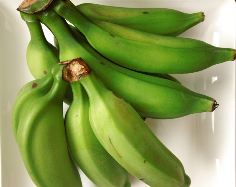 Can eating a green banana hurt you?