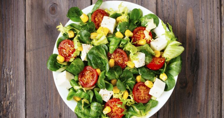 Can eating salad everyday make you lose weight?
