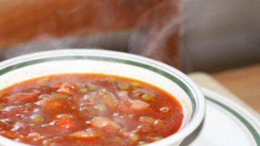 Can hot soup cause sore throat?