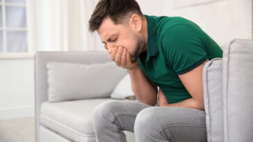 Can mold make you feel nauseous?