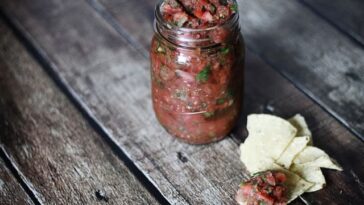 Can spicy food burn a hole in your stomach?