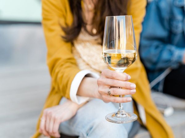 Can white wine make you depressed?