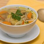 Can you eat hot soup with sore throat?