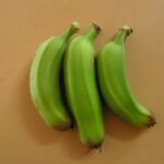 Can you eat raw green bananas?