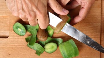 Can you eat scuppernong skin?