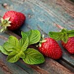 Can you eat the strawberry hull?