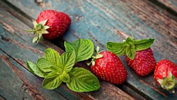 Can you eat the strawberry hull?