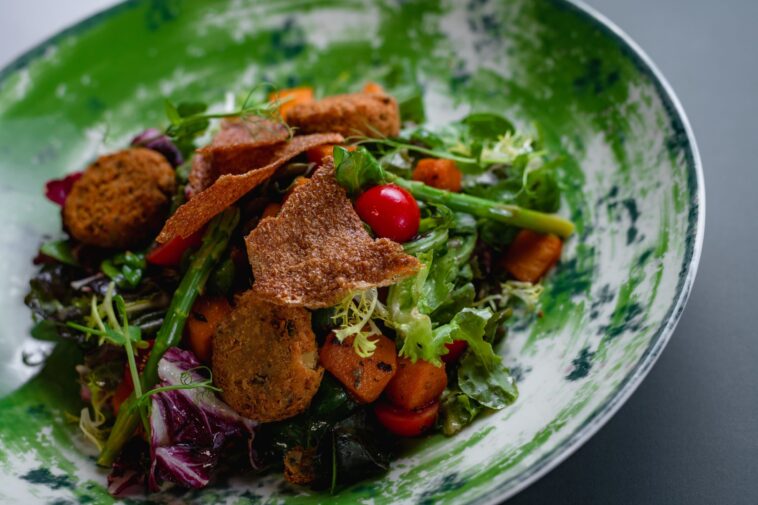 Can you get salad from Dominos?