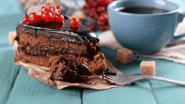 Can you lose weight eating cake?