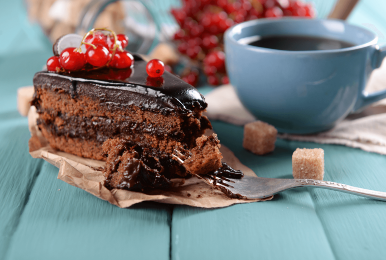 Can you lose weight eating cake?