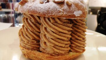 Do French eat dessert first?