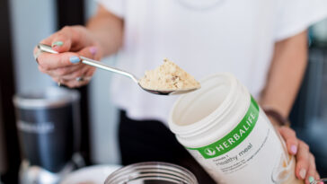 Do Herbalife shakes have dairy?