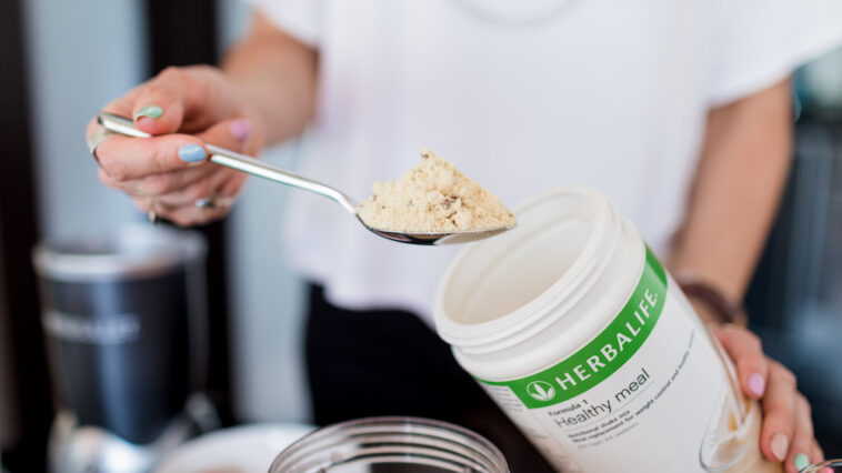 Do Herbalife shakes have dairy?