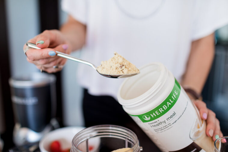 Do Herbalife shakes have dairy?