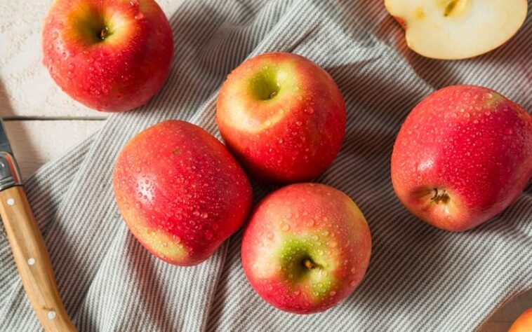 Do Pink Lady apples have vitamin C?