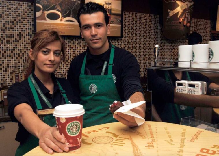 Do Starbucks employees get an employee discount?