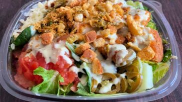 Do Wendy's salad calories include dressing?