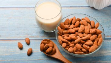 Do almonds help acne?
