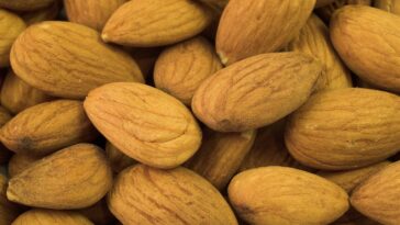 Do almonds stop grey hair?