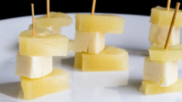 Do apple and cheese go together?