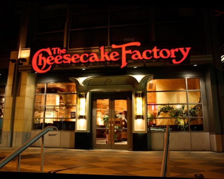 Do celebrities go to Cheesecake Factory?