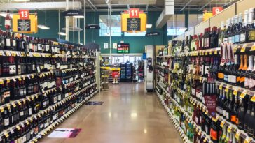Do grocery stores sell liquor in Canada?