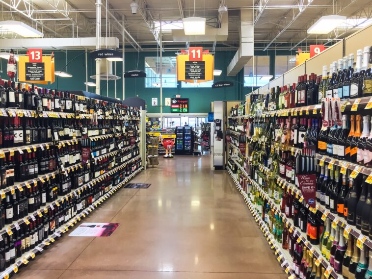 Do grocery stores sell liquor in Canada?