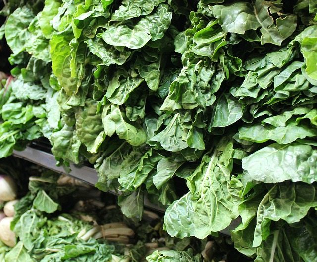 Do leafy greens make your poop dark?