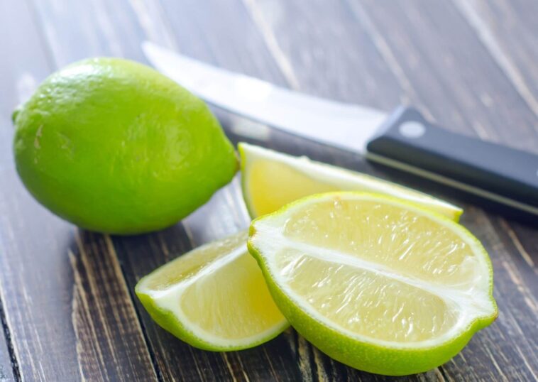 Do limes have alkaline?
