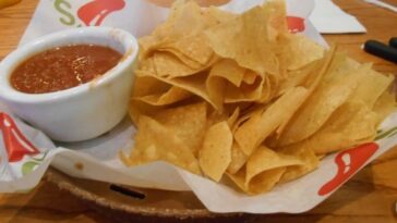 Do you get free chips and salsa at Chili's?