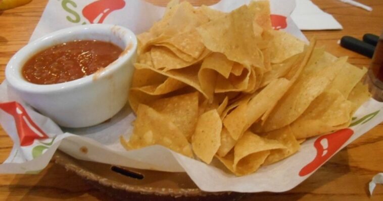 Do you get free chips and salsa at Chili's?