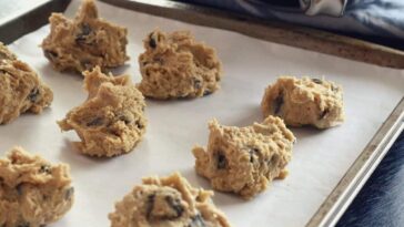 Do you need to grease cookie sheet for chocolate chip cookies?