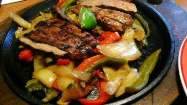 Does Applebees serve fajitas?