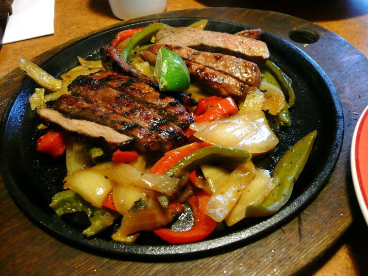 Does Applebees serve fajitas?