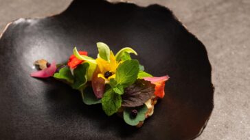 Does Atomix have Michelin stars?