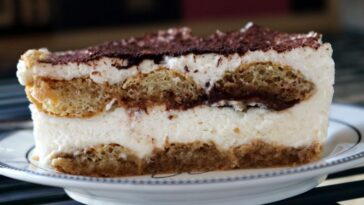 Does Cheesecake Factory tiramisu have alcohol?