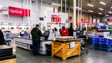 Does Costco have self-checkout lanes?