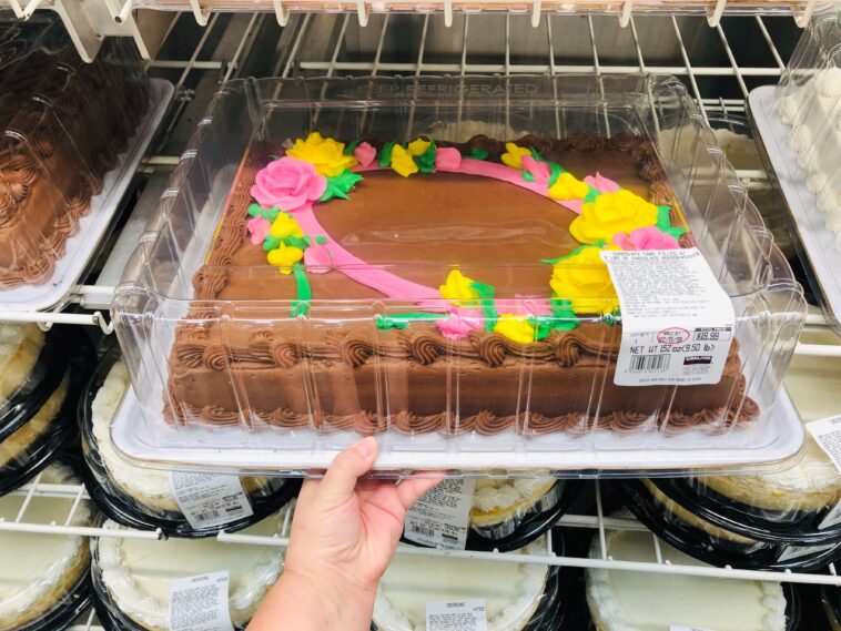 Does Costco still make cakes?